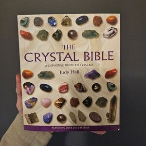 The Crystal Bible - A Definitive Guide To Crystals